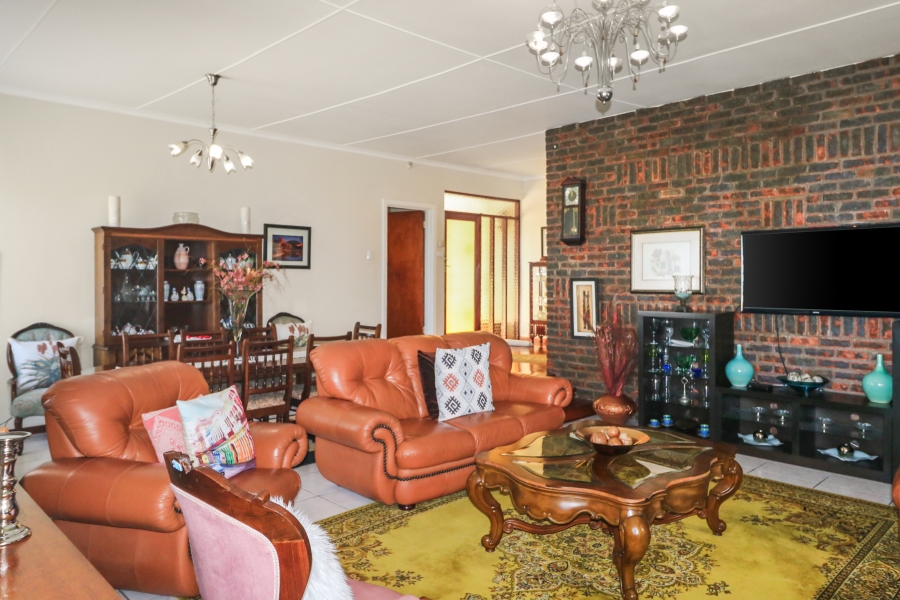 5 Bedroom Property for Sale in Sunnyridge Eastern Cape